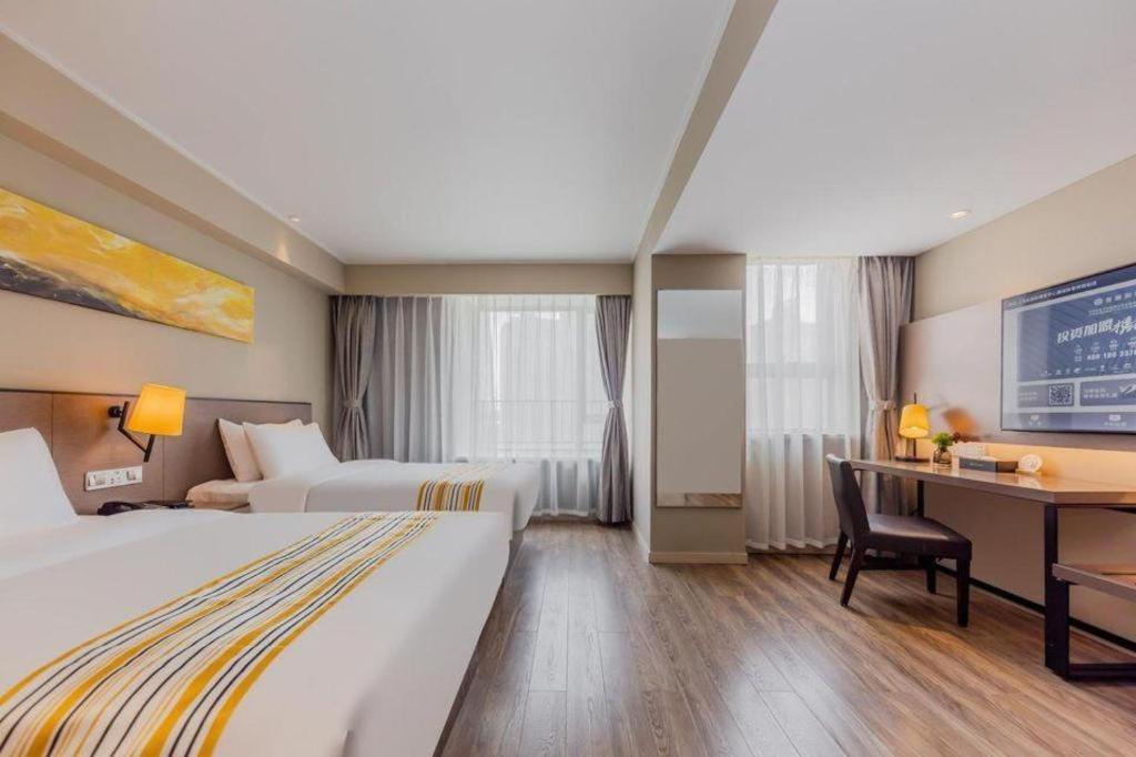 Home Inn Plus Shanghai New International Expo Center Yushan Road Yuanshen Sports Exterior photo