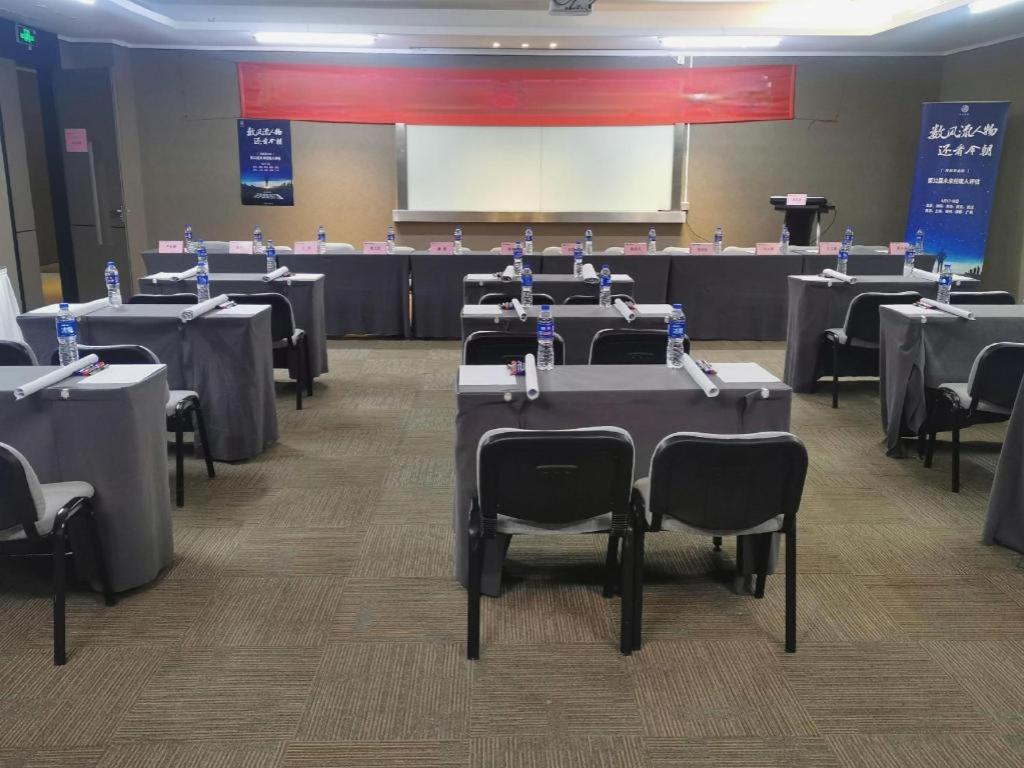 Home Inn Plus Shanghai New International Expo Center Yushan Road Yuanshen Sports Exterior photo