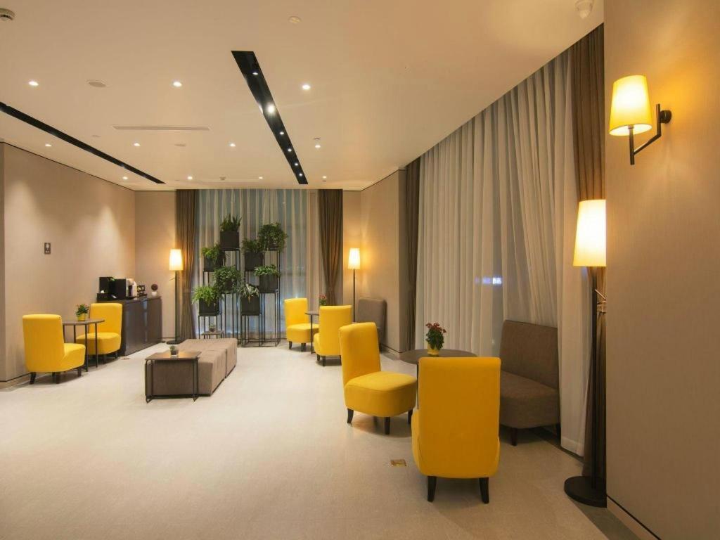 Home Inn Plus Shanghai New International Expo Center Yushan Road Yuanshen Sports Exterior photo